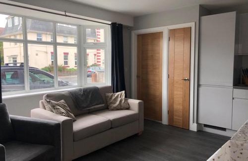 Southbourne Apartment | 1 bedroom ground floor apartment