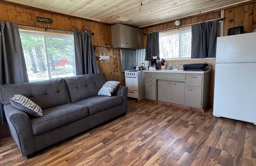 Au Train Cabin | 1 bedroom lake view cabin. Pet friendly.