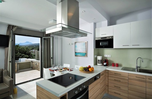 Adele House | 1 Bedroom maisonette house 2km from beach & sea with shared pool sleeps 4 guests