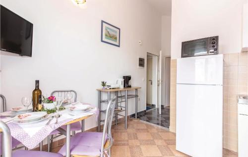 Bakarac Apartment | 1 Bedroom Nice Apartment In Bakarac