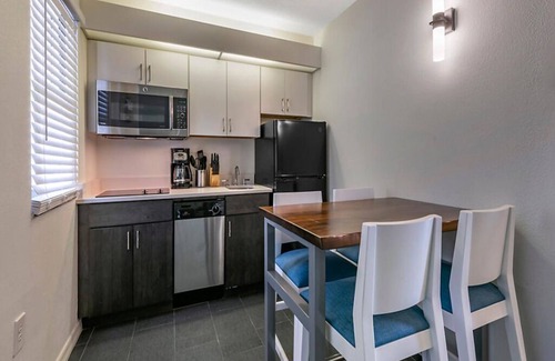 Daytona Beach Shores Resort | 1 Bedroom Oceanfront w/Kitchenette at Seabreeze on Daytona Beach!