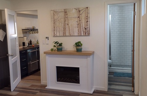 Hanna Farm Neighbors Apartment | 1-bedroom, Pet friendly, with fireplace, king bed and cruiser bikes.