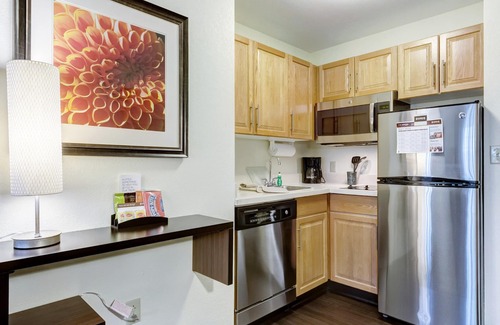O'Fallon Condo | 1 Bedroom | Pool & Gym. Free Breakfast