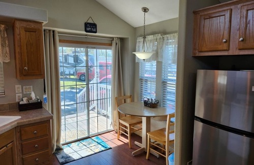 Kissimmee Cottage | 1 bedroom, private laundry in resort with a pool near Disney! Kissimmee