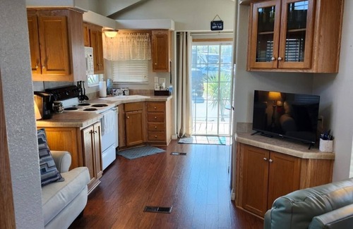 Kissimmee Cottage | 1 bedroom, private laundry in resort with a pool near Disney! Kissimmee