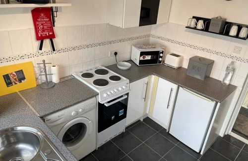 Glasgow Ski Chalet | 1- Bedroom Semi-detached Chalet Uddingston Glasgow