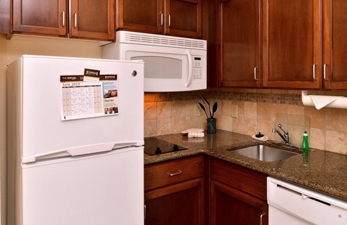 Aquia Harbour Condo | 1 Bedroom | Shared Indoor Pool. Free Breakfast