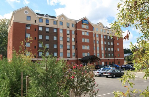 Aquia Harbour Condo | 1 Bedroom | Shared Indoor Pool. Free Breakfast