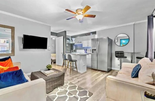 Mission Beach Apartment | 1 bedroom steps to sand