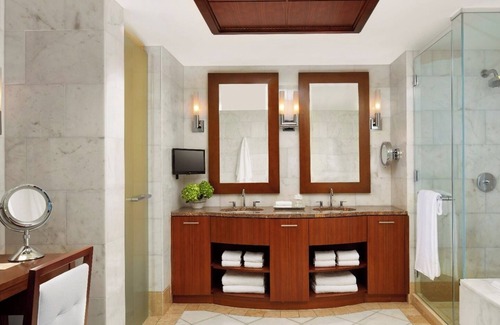 Paradise Island Resort | 1 Bedroom Suite Ocean View - 1 King bed - 974 Sq Ft - Max Occupancy: 4 Guests