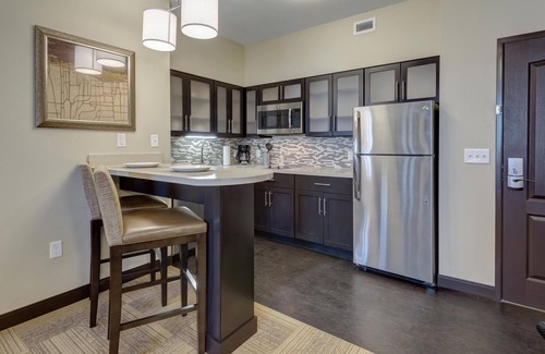 Maryland Heights Condo | 1 Bedroom Suite | Free Breakfast + Shared Pool On-Site | Near Edward Jones! Great for Business Travelers!