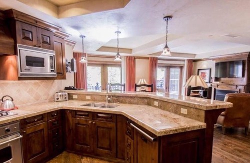 Downtown Resort | 1 BEDROOM SUITE ASPEN MOUNTAIN RESIDENCES, ASPEN CORE