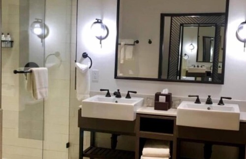 Napa Hotel | 1-Bedroom Suite at a 4⭐️ Hotel