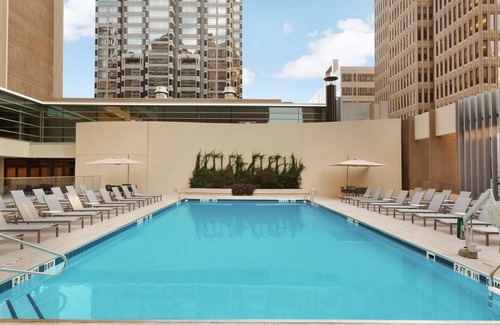 Downtown Atlanta Hotel | 1-Bedroom Suite at a 4⭐️ Hotel