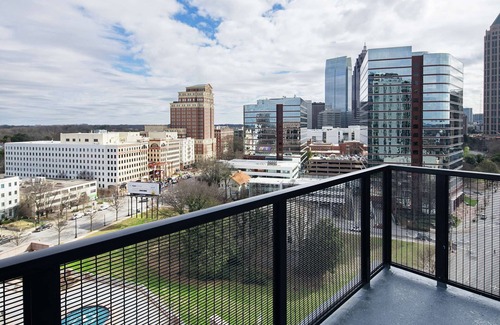 Midtown House | 1-Bedroom Suite + Connecting Room at a 4⭐️ Hotel