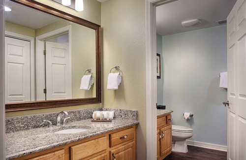 Table Rock Hotel | 1 Bedroom Suite in Branson, MO!