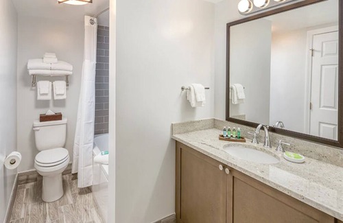 Newport Resort | 1 Bedroom Suite w/Kitchen at Newport Onshore!