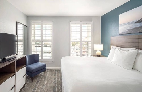 Newport Resort | 1 Bedroom Suite w/Kitchen at Newport Onshore!