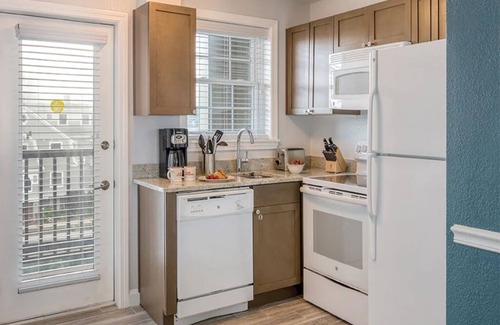 Newport Resort | 1 Bedroom Suite w/Kitchen at Newport Onshore!
