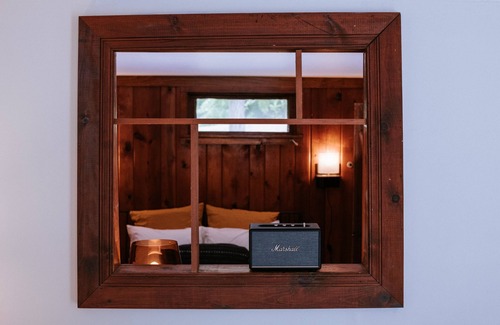 Mount Tremper Hotel | 1 Bedroom Suite with a Living Room