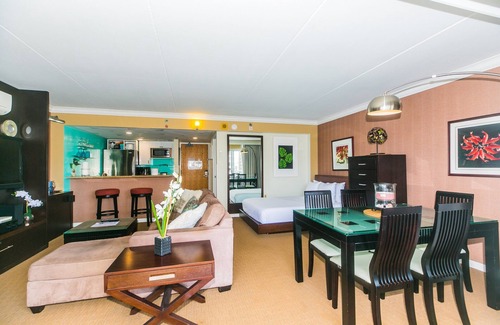Waikiki Condo | 1-Bedroom unit on the 21st Floor overlooking the surrounding Waikiki area!