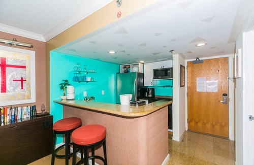 Waikiki Condo | 1-Bedroom unit on the 21st Floor overlooking the surrounding Waikiki area!
