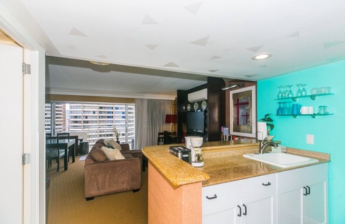 Waikiki Condo | 1-Bedroom unit on the 21st Floor overlooking the surrounding Waikiki area!