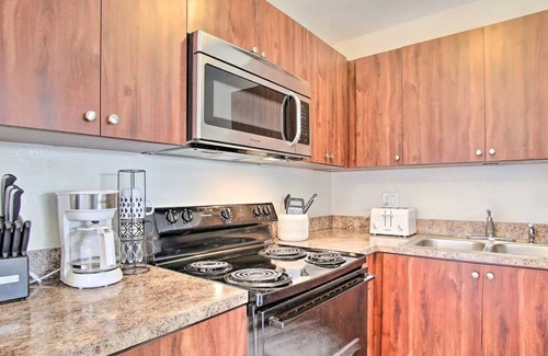 Central Oakland Park House | 1 bedroom Villa with a private patio and shared Pool