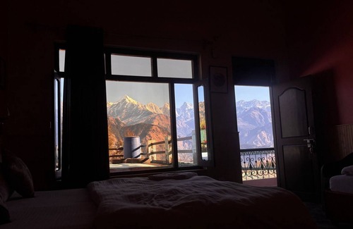 Munsyari Bed & Breakfast | 1-bedroom With KING SIZE bed & breakfast in lovely Munsyari with WiFi,