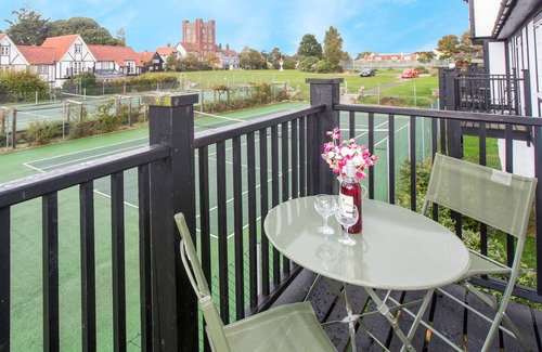 Thorpeness House | 1 Bell Lodge - sleeps 8 guests in 3 bedrooms