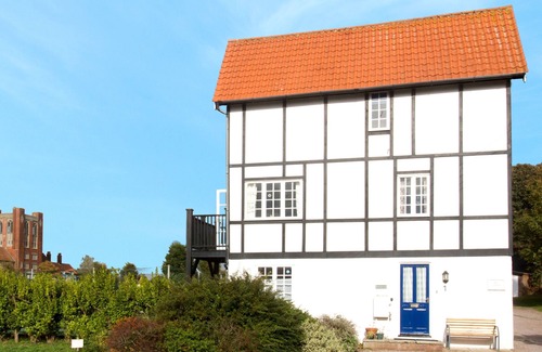 Thorpeness House | 1 Bell Lodge - sleeps 8 guests in 3 bedrooms
