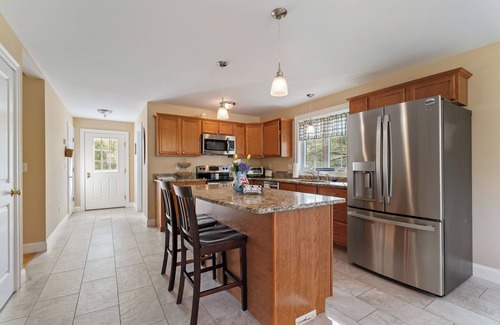 York Beach House | 1 Block to Beach -large deck overlooking beautiful yard - Cul-de-sac