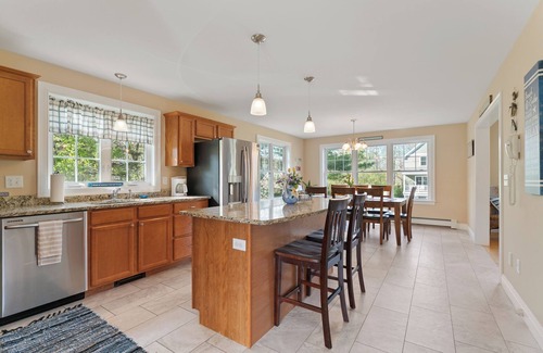 York Beach House | 1 Block to Beach -large deck overlooking beautiful yard - Cul-de-sac