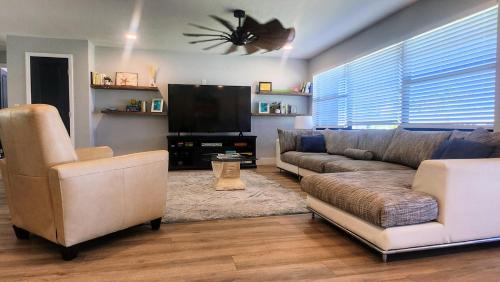 Laguna Shores House | 1 Block To Beach - 2 Family Double Masters Plus 3rd Bedroom