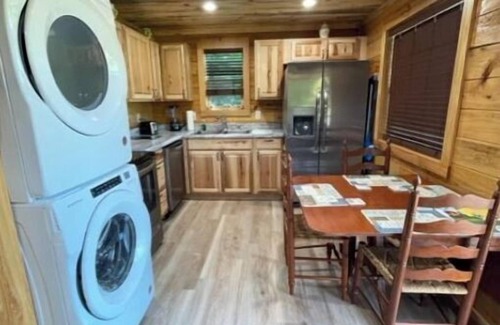 Cosby Cabin | 1-BR cabin just 5 minutes to Great Smoky Mountains National Park on Cosby Creek