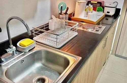 Bangkal Condo | 1 BR Condo Apartment Close to Mall of Asia and MOA Arena
