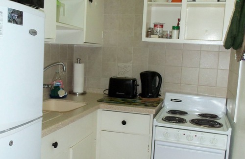 Sunset Crest Condo | 1 BR Condo with washing machine in unit in Sunset Crest/Holetown - West Coast.