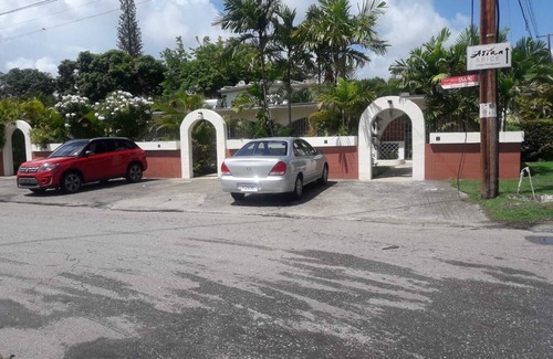 Sunset Crest Condo | 1 BR Condo with washing machine in unit in Sunset Crest/Holetown - West Coast.