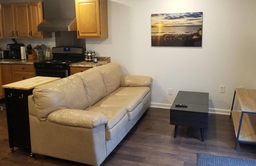 Winooski Cottage | 1 BR Guesthouse - Small Fenced Area