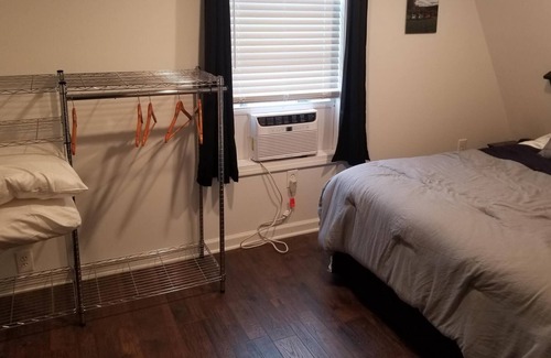 Winooski Cottage | 1 BR Guesthouse - Small Fenced Area