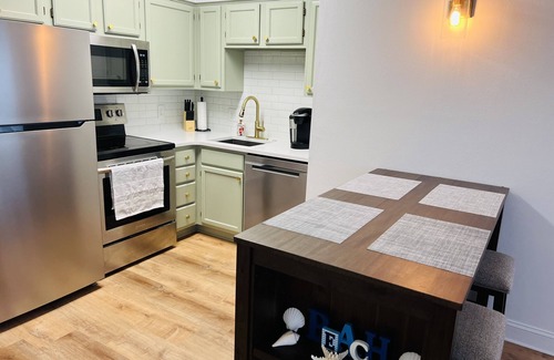 Sandestin Condo | 1 BR Walk to Shops, pool & Restaurants, 5 min to Beautiful Beaches! Full Kitchen