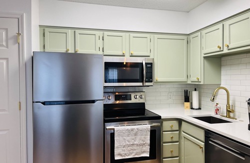 Sandestin Condo | 1 BR Walk to Shops, pool & Restaurants, 5 min to Beautiful Beaches! Full Kitchen