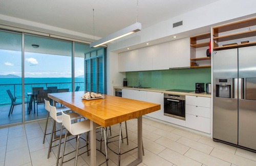 Nelly Bay Apartment | 1 Bright Point Apartment 5301