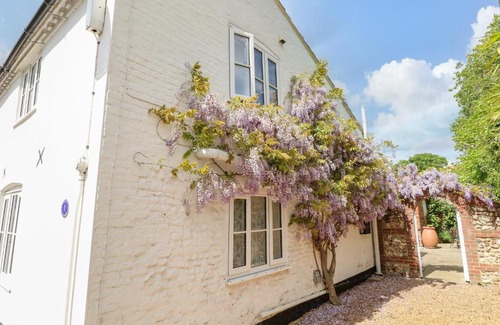 North Elmham House | 1 Chelsea Cottage