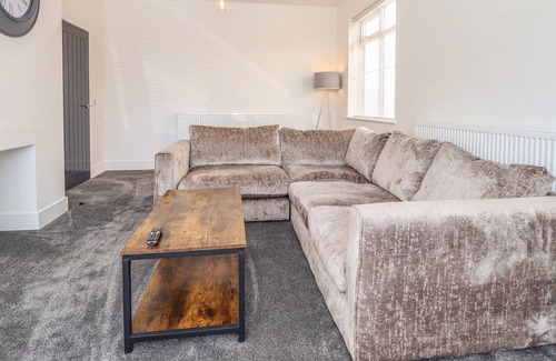 Withernsea House | 1 CHESTNUT GROVE, pet friendly, country holiday cottage in Withernsea