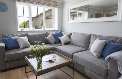 Bugford House | 1 Coachman's Cottage, Hillfield Village