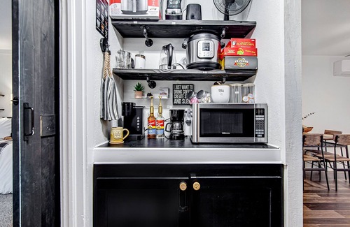 Burleson House | #1 Cottage in Old Town Burleson walk to entertainment & restaurants-Free parking