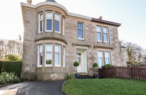 Campbeltown House | 1 CRAIGANRIOCH, family friendly, with a garden in Campbeltown