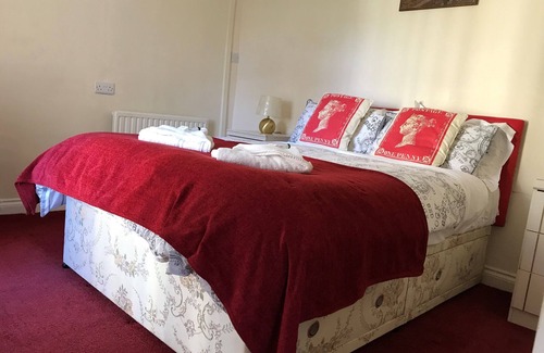 Roundham Bed & Breakfast | 1 - Family Suite w/Adj Room + Terrace - Grand Central R1, Free Continental Breakfast