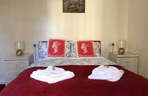 Roundham Bed & Breakfast | 1 - Family Suite w/Adj Room + Terrace - Grand Central R1, Free Continental Breakfast
